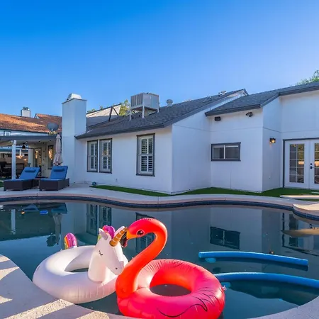 Villa Luxury Living, Private Pool, Bbq & Prime Location